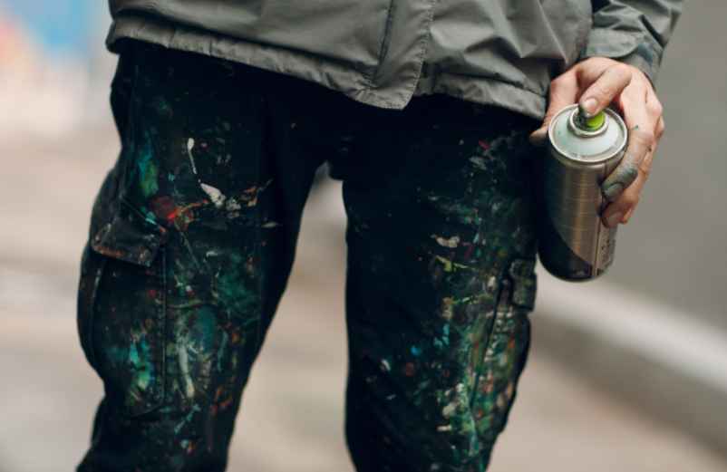 Comment enlever la peinture sur un vêtement ? Astuces Pratiques
